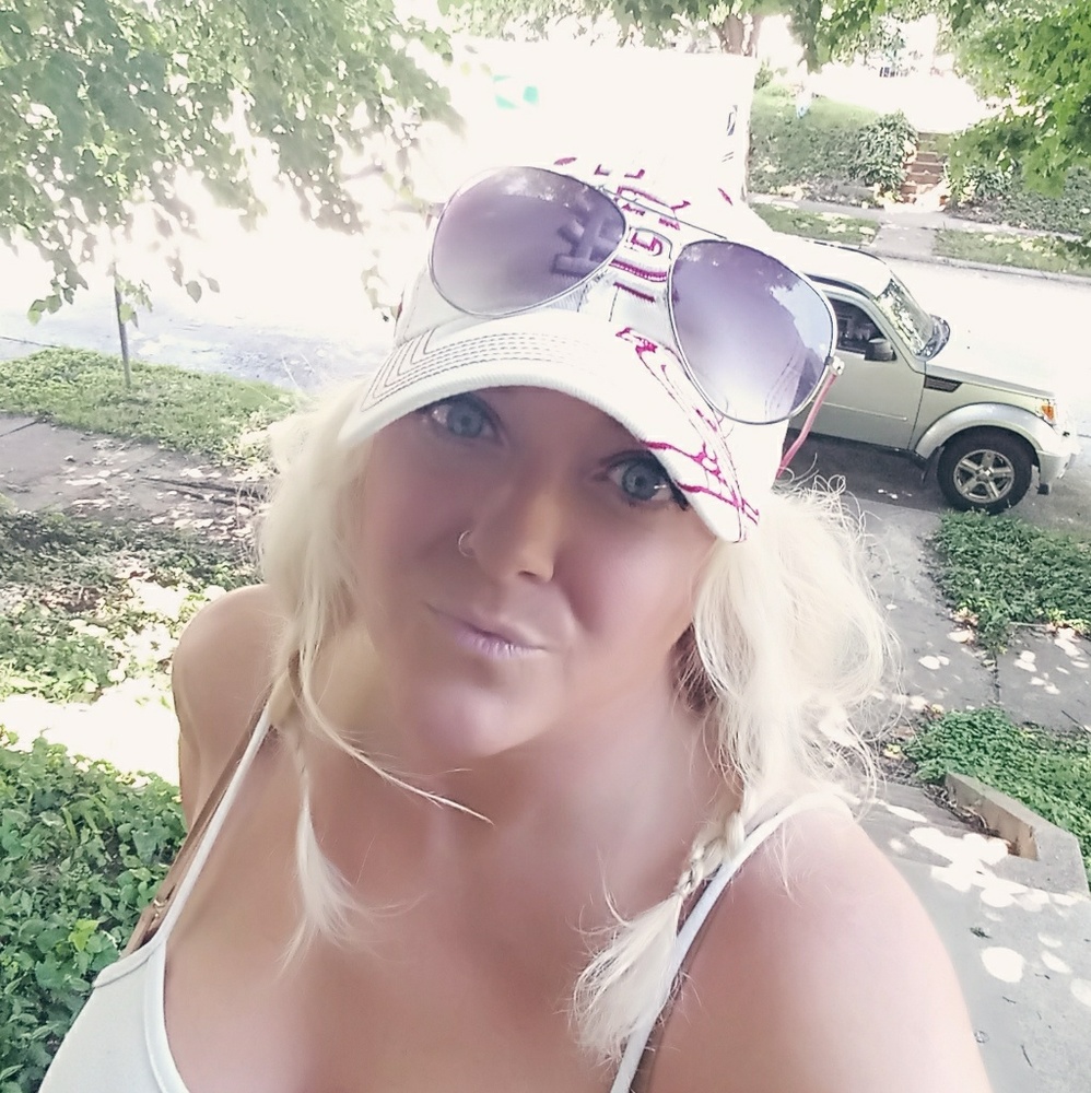 Meet your Posher, Angela